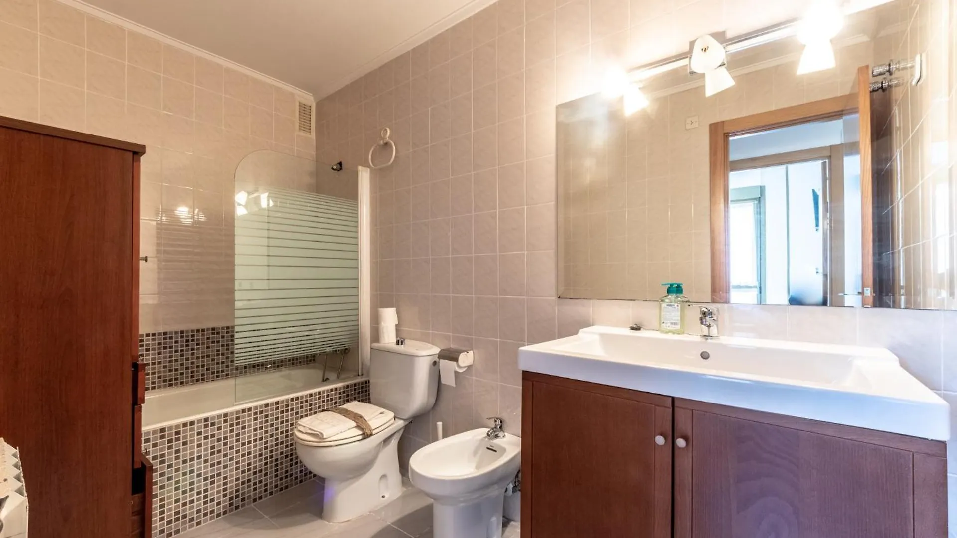 Bilbao Bec With Parking By Aston Rentals Barakaldo Apartment